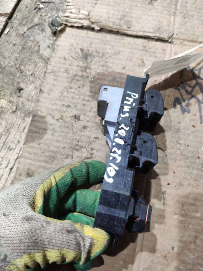 Блок управления стеклоподъемниками Toyota Prius 2 2005г. | Фото № 2 Блок управления стеклоподъемниками Toyota Prius 2 2005г. - Фото 2