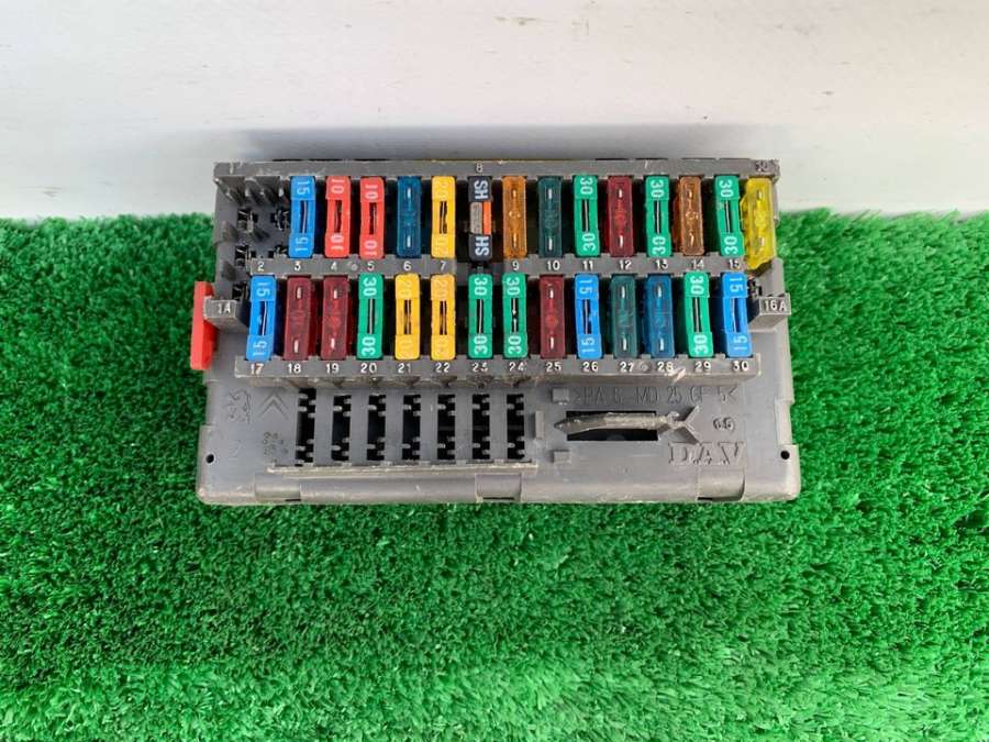 9453478380  Блок предохранителей   Peugeot 806 1997г. | Фото № 3  9453478380  Блок предохранителей   Peugeot 806 1997г. - Фото 3