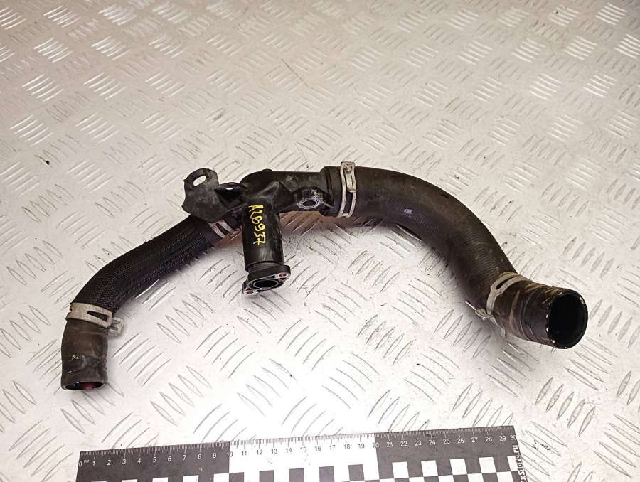 96711249809684589080 Фланец (тройник) системы охлаждения  Citroen C3 Picasso 2010г. | Фото № 1  96711249809684589080 Фланец (тройник) системы охлаждения  Citroen C3 Picasso 2010г. - Фото 1