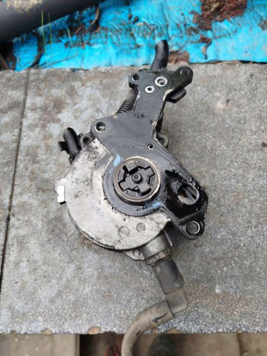 038145209 Насос вакуумный  Audi A3 8P (2003-2005) 2003г. | Фото № 2  038145209 Насос вакуумный  Audi A3 8P (2003-2005) 2003г. - Фото 2