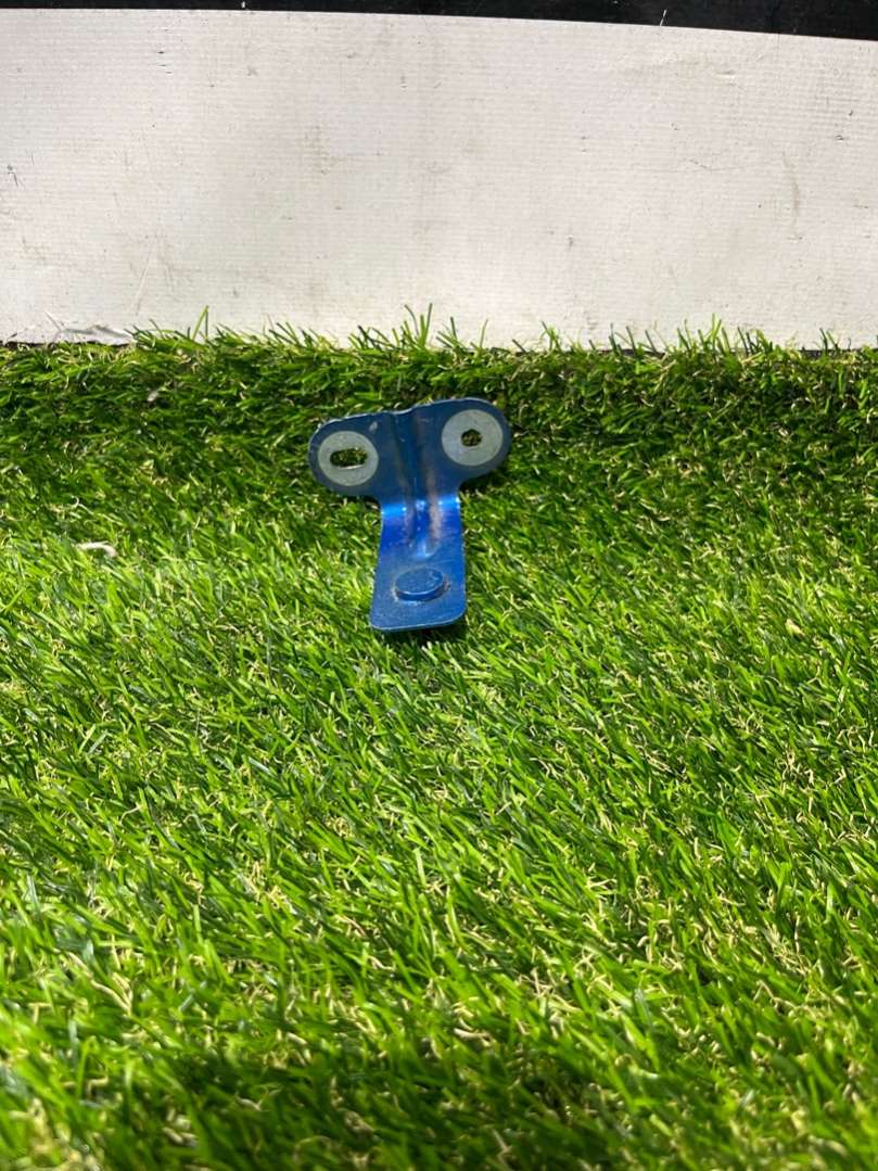 Кронштейн крыла  Ford Mustang 2019г. | Фото № 1   Кронштейн крыла  Ford Mustang 2019г. - Фото 1