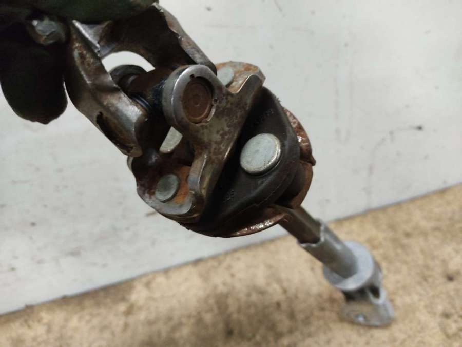 Рулевой карданчик Renault Megane 2 2003г. | Фото № 4 Рулевой карданчик Renault Megane 2 2003г. - Фото 4