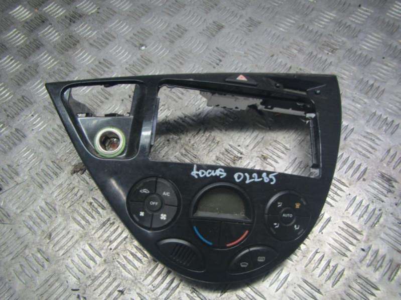 2s4h18c612bj Блок управления печки/климат-контроля Ford Focus 2002г. | Фото № 1 2s4h18c612bj Блок управления печки/климат-контроля Ford Focus 2002г. - Фото 1