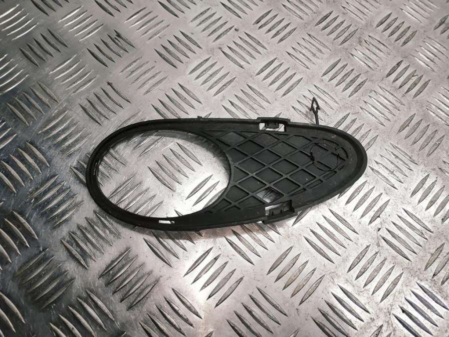 A2038850523 Решётка бампера боковая левая Mercedes-Benz C W203/S203/CL203 W203 2002г. | Фото № 1 A2038850523 Решётка бампера боковая левая Mercedes-Benz C W203/S203/CL203 W203 2002г. - Фото 1