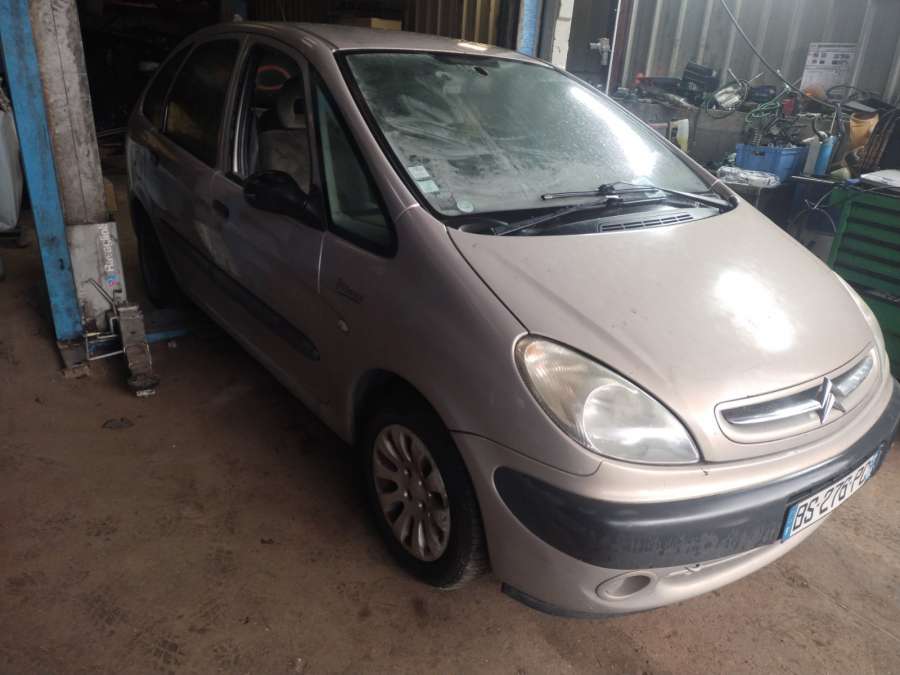 Накладка декоративная (молдинг) стекла двери задней левой Citroen Xsara Picasso (1999-2012) Минивэн 2002г. | Фото № 11 Накладка декоративная (молдинг) стекла двери задней левой Citroen Xsara Picasso (1999-2012) Минивэн 2002г. - Фото 11