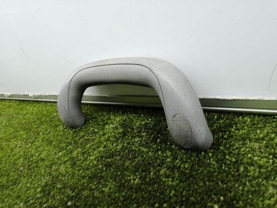 Ручка внутренняя потолочная Hyundai Terracan 2001г. | Фото № 4 Ручка внутренняя потолочная Hyundai Terracan 2001г. - Фото 4