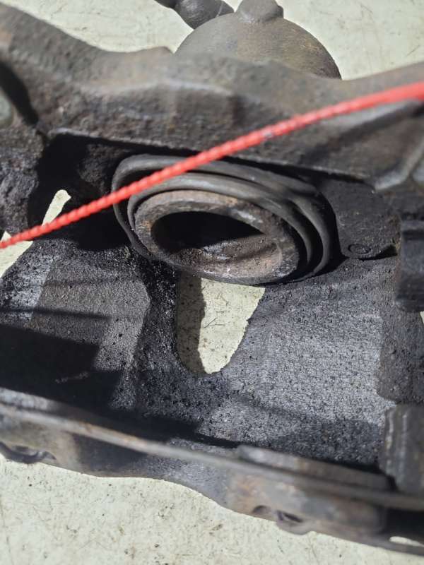 Суппорт передний левый  Opel Astra H рест. универсал 2007г. | Фото № 5   Суппорт передний левый  Opel Astra H рест. универсал 2007г. - Фото 5