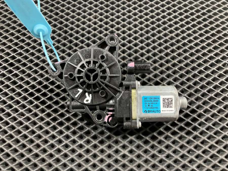 83450L3000 Моторчик стеклоподъемника задний левый  Kia K5 3 2020г. | Фото № 4  83450L3000 Моторчик стеклоподъемника задний левый  Kia K5 3 2020г. - Фото 4