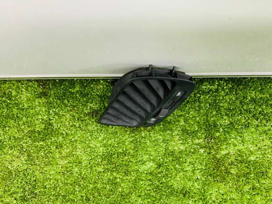 4B0819793  Дефлектор воздушный в торпедо левый   Audi A6 C5 2004г. | Фото № 2  4B0819793  Дефлектор воздушный в торпедо левый   Audi A6 C5 2004г. - Фото 2