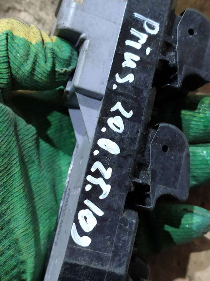 Блок управления стеклоподъемниками Toyota Prius 2 2005г. | Фото № 6 Блок управления стеклоподъемниками Toyota Prius 2 2005г. - Фото 6