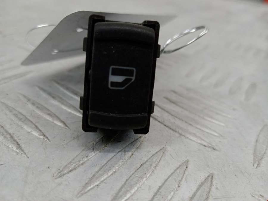 3B0959855B Кнопка стеклоподъемника Skoda Octavia 1U (1996-2010) Универсал 1999г. | Фото № 1 3B0959855B Кнопка стеклоподъемника Skoda Octavia 1U (1996-2010) Универсал 1999г. - Фото 1