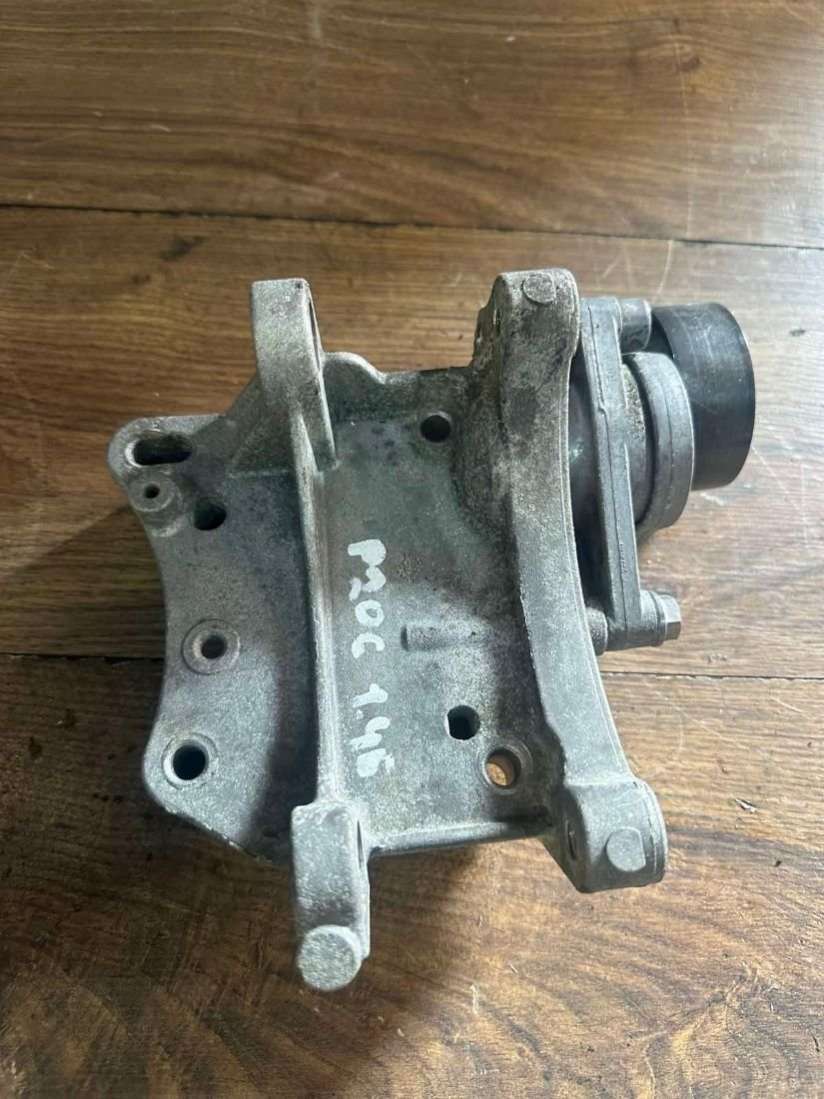 Кронштейн генератора Peugeot 207 2008г. | Фото № 1 Кронштейн генератора Peugeot 207 2008г. - Фото 1