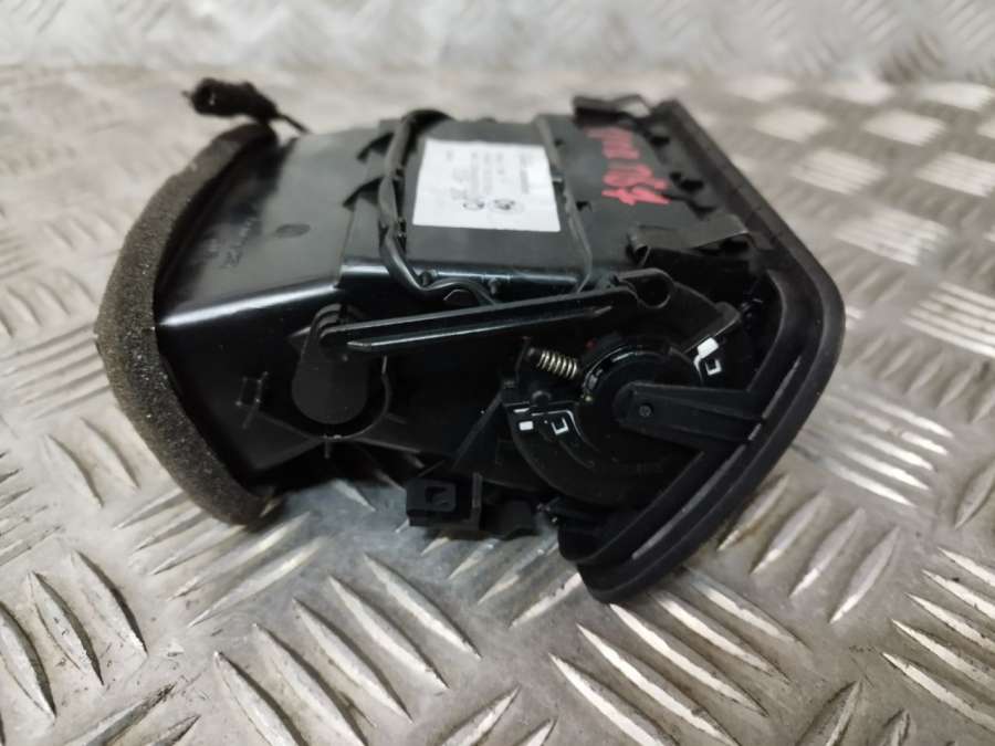 3ac819701a Дефлектор обдува салона Volkswagen Passat B7 2011г. | Фото № 2 3ac819701a Дефлектор обдува салона Volkswagen Passat B7 2011г. - Фото 2