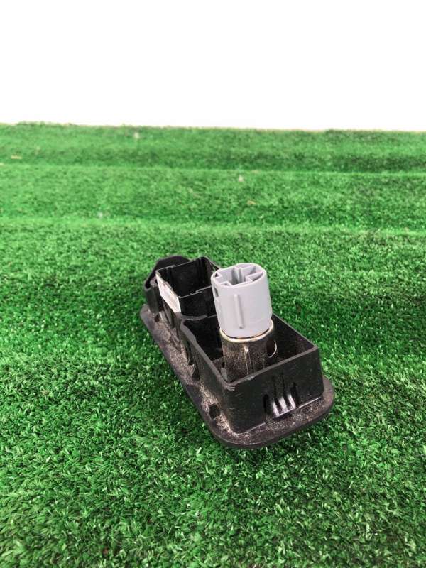 Разъем AUX / USB Ford Mustang 2019г. | Фото № 2 Разъем AUX / USB Ford Mustang 2019г. - Фото 2