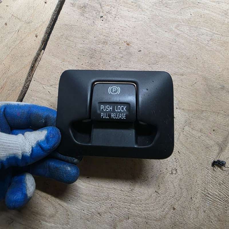 31334637 Кнопка ручного тормоза (ручника) Volvo XC60 1 2016г. | Фото № 1 31334637 Кнопка ручного тормоза (ручника) Volvo XC60 1 2016г. - Фото 1