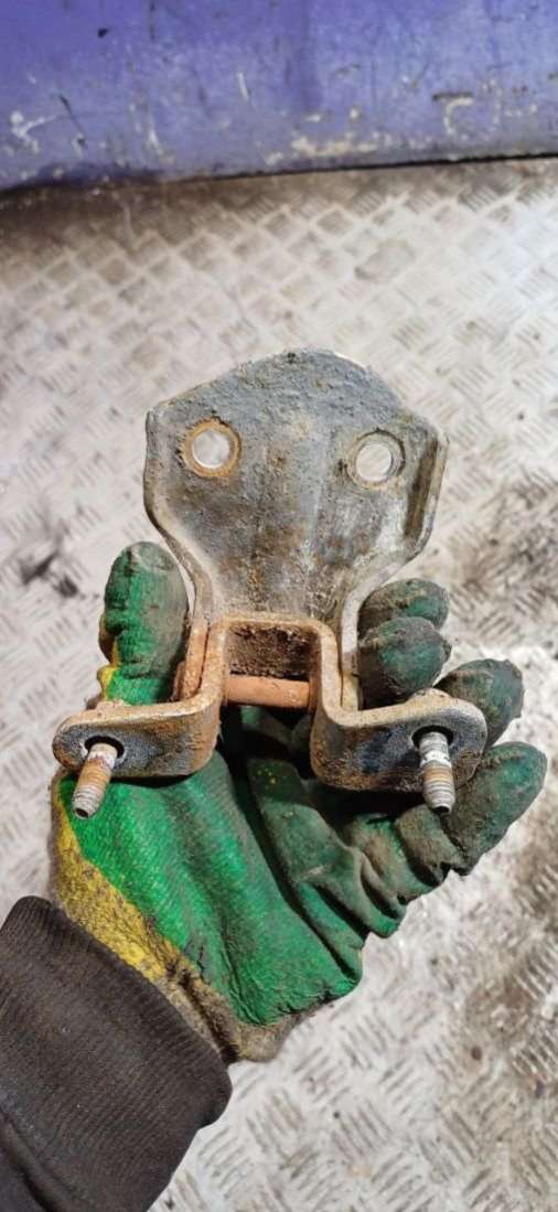 Петля двери передней левой Hyundai Lantra 1 Седан 1992г. | Фото № 1 Петля двери передней левой Hyundai Lantra 1 Седан 1992г. - Фото 1