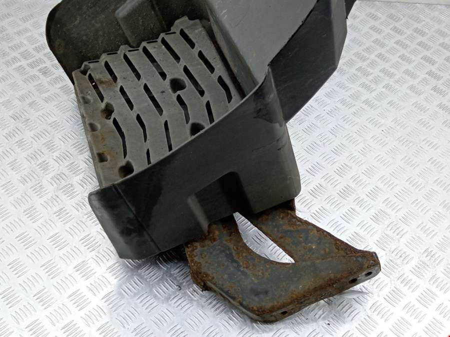 Подкрылок (защита крыла) передний правый Mercedes Atego 1 (1998-2004) Грузовой 2002г. | Фото № 4 Подкрылок (защита крыла) передний правый Mercedes Atego 1 (1998-2004) Грузовой 2002г. - Фото 4