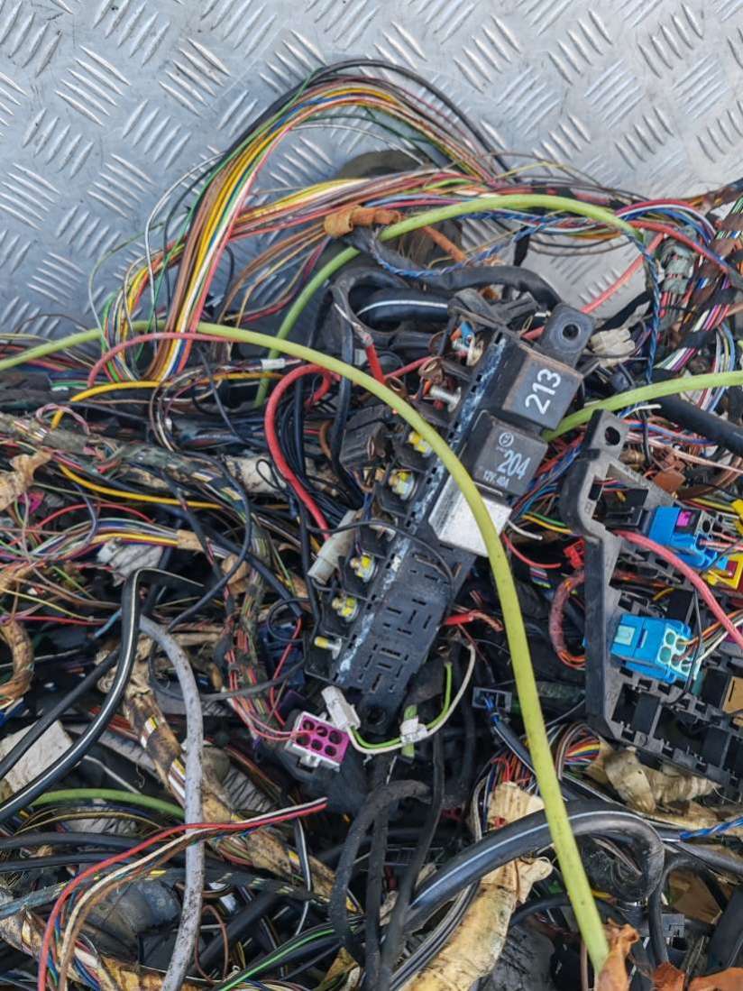 Проводка салона Audi A6 C4 (S6,RS6) 1996г. | Фото № 4 Проводка салона Audi A6 C4 (S6,RS6) 1996г. - Фото 4