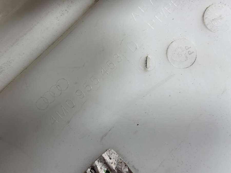 4M0955453D Бачок омывателя  Audi Q7 4M 0000г. | Фото № 9  4M0955453D Бачок омывателя  Audi Q7 4M 0000г. - Фото 9
