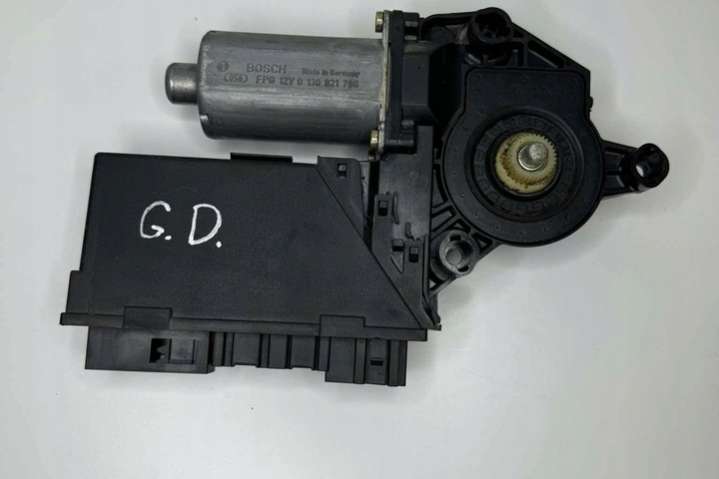 0130821766 Моторчик стеклоподъемника Audi A4 B9 (2015-2019) 2015г. | Фото № 1 0130821766 Моторчик стеклоподъемника Audi A4 B9 (2015-2019) 2015г. - Фото 1