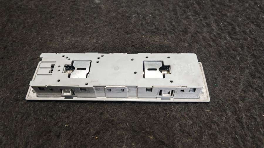 Фонарь салона (плафон) Volkswagen Touran 1 2009г. | Фото № 5 Фонарь салона (плафон) Volkswagen Touran 1 2009г. - Фото 5