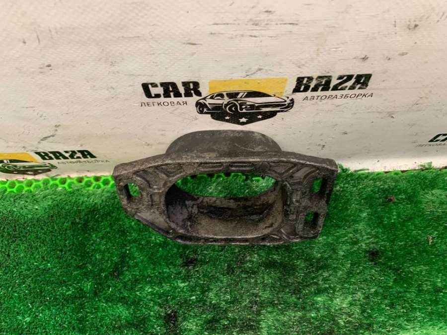 8D0199335  Кронштейн двигателя   Volkswagen Passat B5 1998г. | Фото № 3  8D0199335  Кронштейн двигателя   Volkswagen Passat B5 1998г. - Фото 3