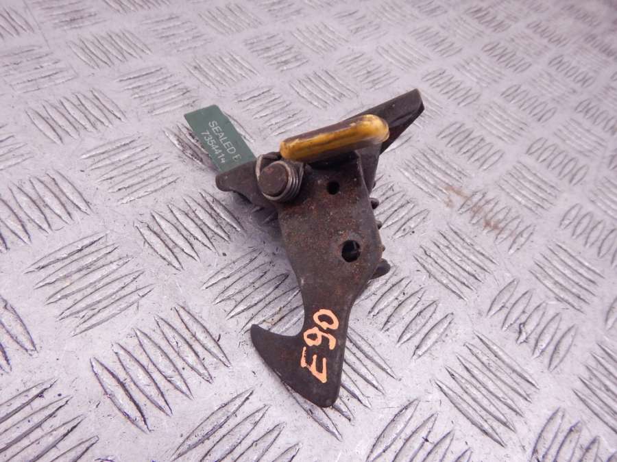 51 23 7 073 916 7073916 Крюк капота BMW 3-series (E90/91/92) 2005г. | Фото № 1 51 23 7 073 916 7073916 Крюк капота BMW 3-series (E90/91/92) 2005г. - Фото 1