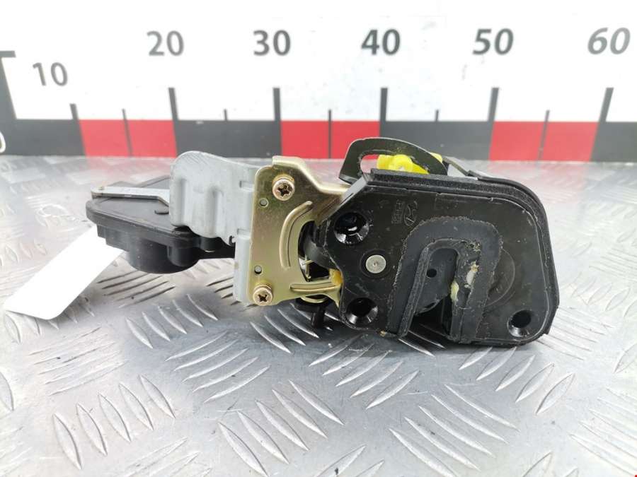 Замок двери задней левой Hyundai Santa Fe 1 (SM) (2000-2006) Внедорожник 5дв. 2002г. | Фото № 2 Замок двери задней левой Hyundai Santa Fe 1 (SM) (2000-2006) Внедорожник 5дв. 2002г. - Фото 2