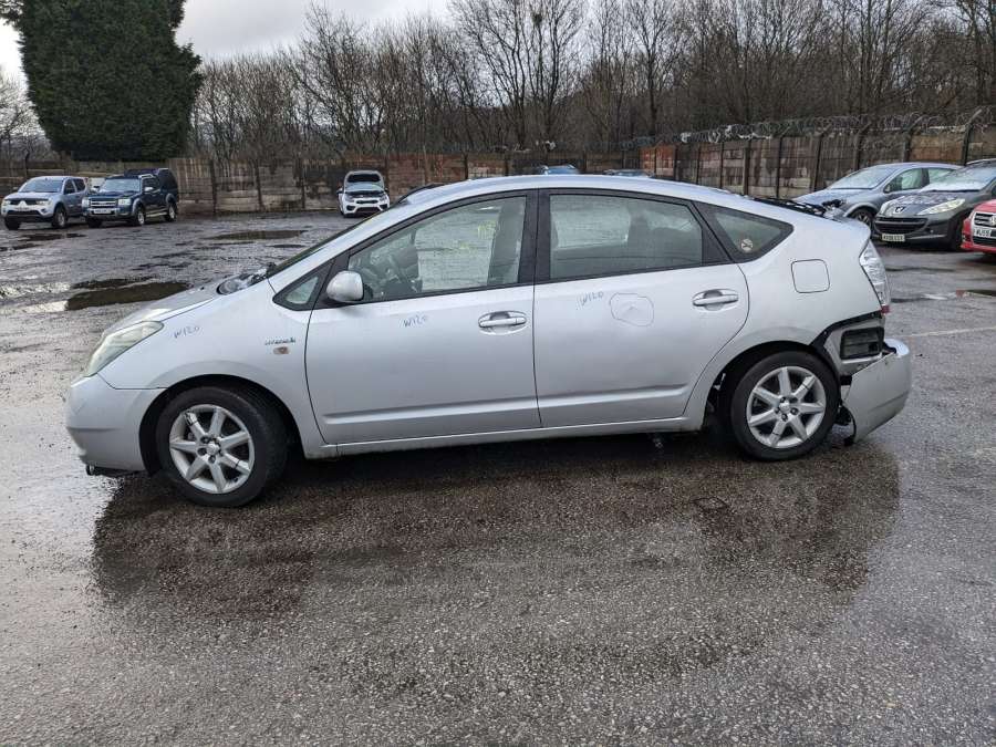 Замок крышки багажника Toyota Prius 2 (XW20) (2003-2009) Хетчбэк 5дв. 2006г. | Фото № 10 Замок крышки багажника Toyota Prius 2 (XW20) (2003-2009) Хетчбэк 5дв. 2006г. - Фото 10