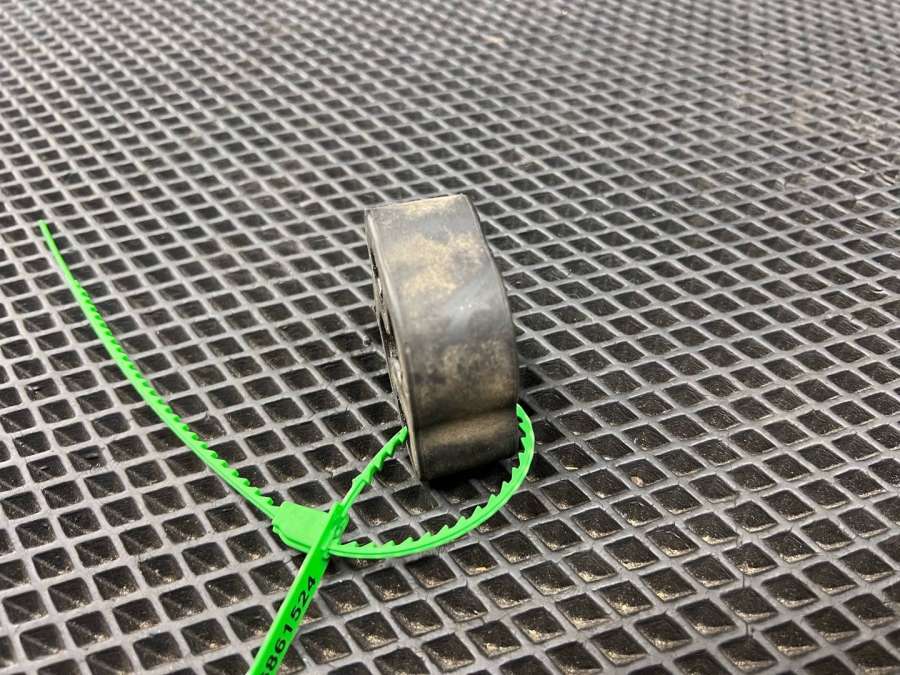 F60240061 Резинка глушителя  Mazda Premacy CP CP8W 2000г. | Фото № 3  F60240061 Резинка глушителя  Mazda Premacy CP CP8W 2000г. - Фото 3