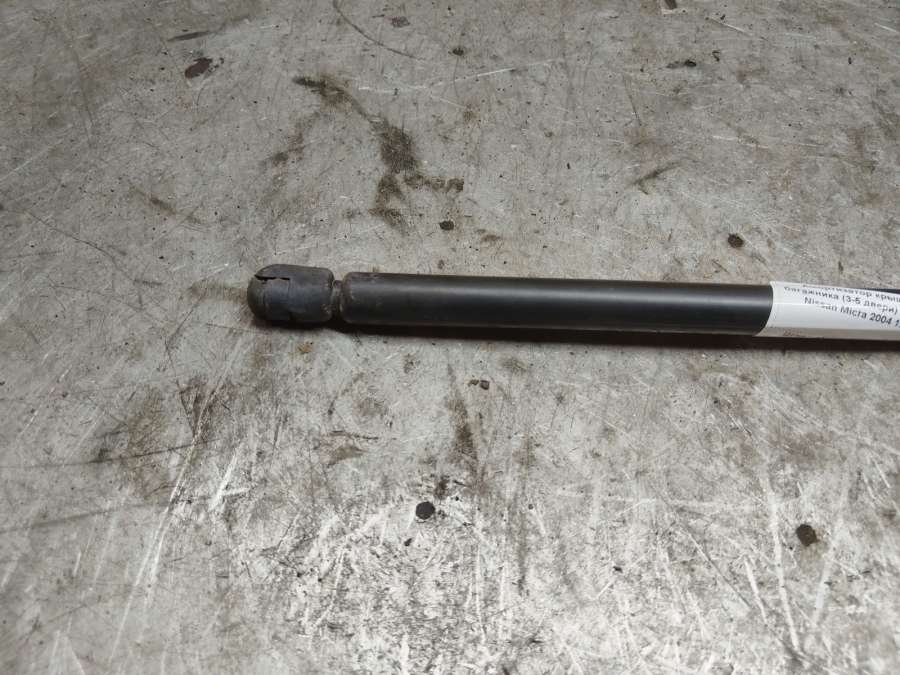 Амортизатор крышки багажника (3-5 двери)  Nissan Micra Хэтчбэк 3 дв. 2004г. | Фото № 2   Амортизатор крышки багажника (3-5 двери)  Nissan Micra Хэтчбэк 3 дв. 2004г. - Фото 2