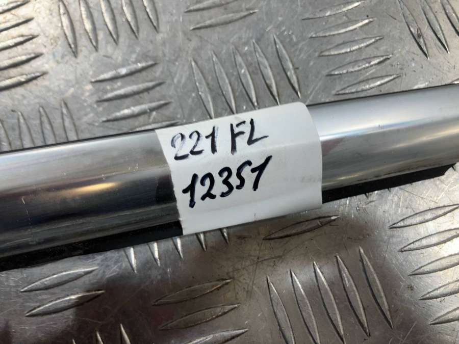 Молдинг двери передней левой  Mercedes-Benz S W221 2009г. | Фото № 9   Молдинг двери передней левой  Mercedes-Benz S W221 2009г. - Фото 9