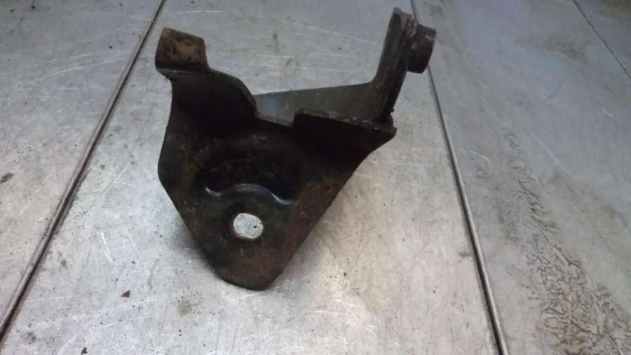 1H0199273B Кронштейн двигателя Volkswagen Golf 3 поколение 1994г. | Фото № 7 1H0199273B Кронштейн двигателя Volkswagen Golf 3 поколение 1994г. - Фото 7