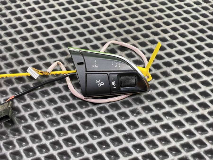 4H0951523B Кнопки управления на руле Audi A8 D4/4H 2012г. | Фото № 1 4H0951523B Кнопки управления на руле Audi A8 D4/4H 2012г. - Фото 1