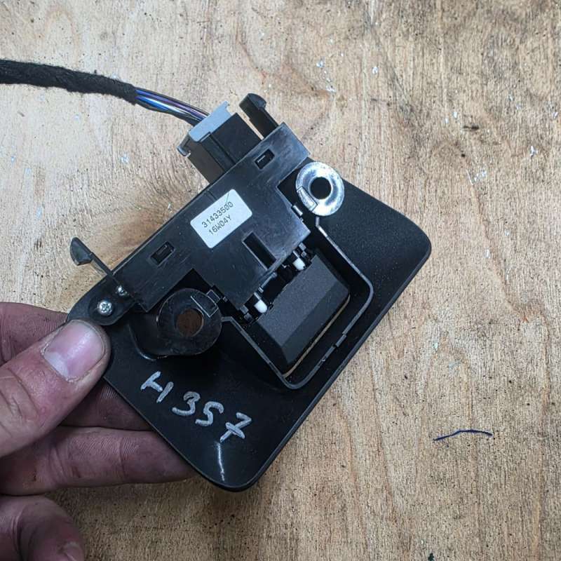 31433500 Кнопка ручного тормоза (ручника) Volvo XC60 1 2016г. | Фото № 4 31433500 Кнопка ручного тормоза (ручника) Volvo XC60 1 2016г. - Фото 4