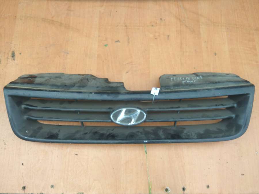 Решетка радиатора Hyundai Pony X2 1992г. | Фото № 1 Решетка радиатора Hyundai Pony X2 1992г. - Фото 1