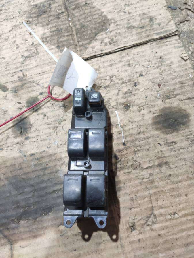 Блок управления стеклоподъемниками Toyota Prius 2 2005г. | Фото № 1 Блок управления стеклоподъемниками Toyota Prius 2 2005г. - Фото 1