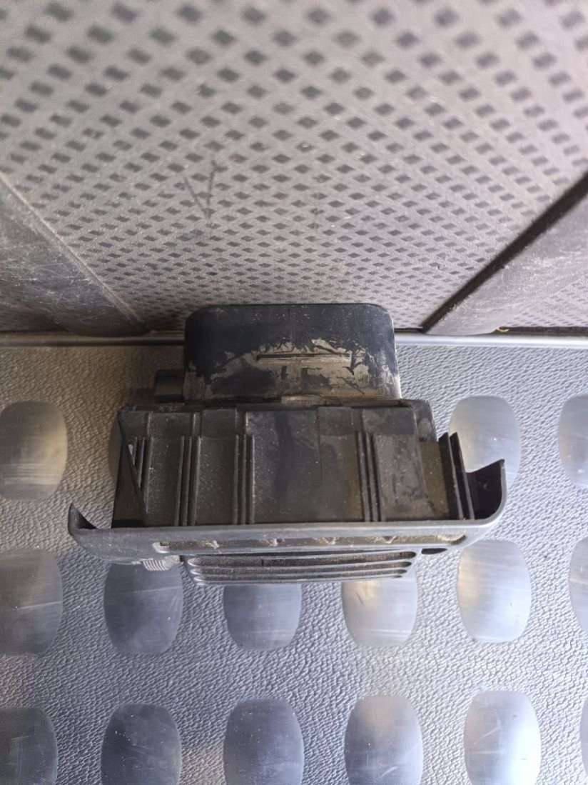 Дефлектор обдува салона Volkswagen Passat B4 1995г. | Фото № 4 Дефлектор обдува салона Volkswagen Passat B4 1995г. - Фото 4