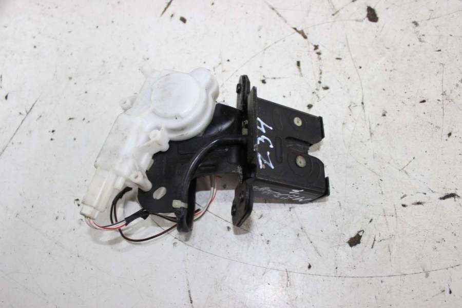 Замок крышки багажника  Mazda 3 BK 2004г. | Фото № 2   Замок крышки багажника  Mazda 3 BK 2004г. - Фото 2