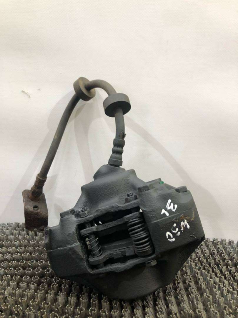 Суппорт задний левый Mercedes E W123 W123 седан 1983г. | Фото № 1 Суппорт задний левый Mercedes E W123 W123 седан 1983г. - Фото 1