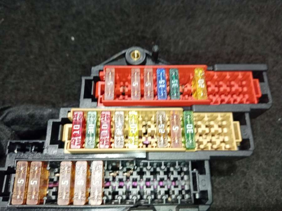 4L0971845 Блок предохранителей Audi Q7 4L 2006г. | Фото № 2 4L0971845 Блок предохранителей Audi Q7 4L 2006г. - Фото 2