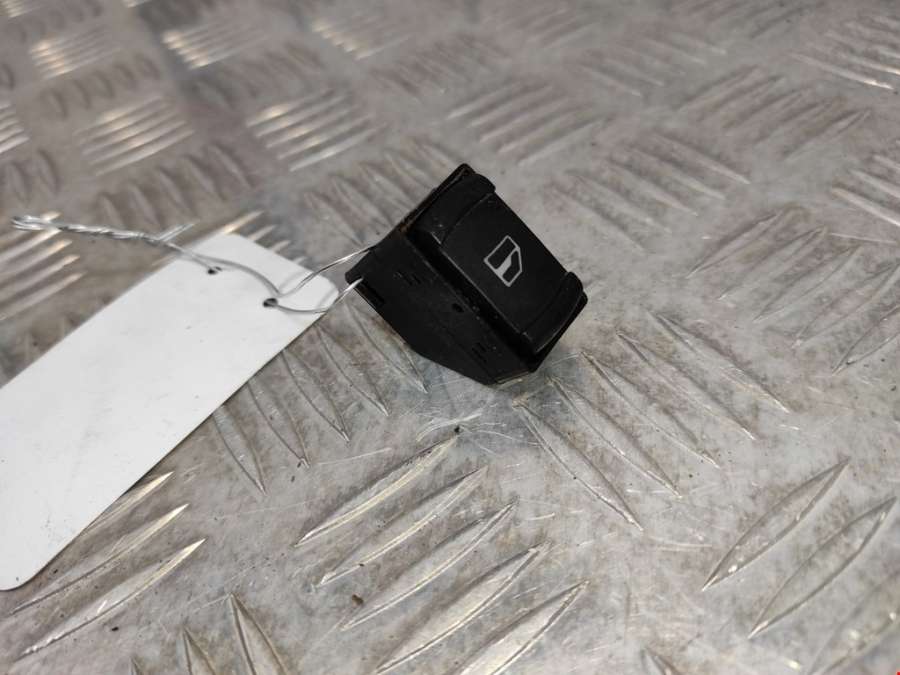 Кнопка стеклоподъемника Volkswagen Passat 5 GP (2000-2005) Универсал 2004г. | Фото № 2 Кнопка стеклоподъемника Volkswagen Passat 5 GP (2000-2005) Универсал 2004г. - Фото 2
