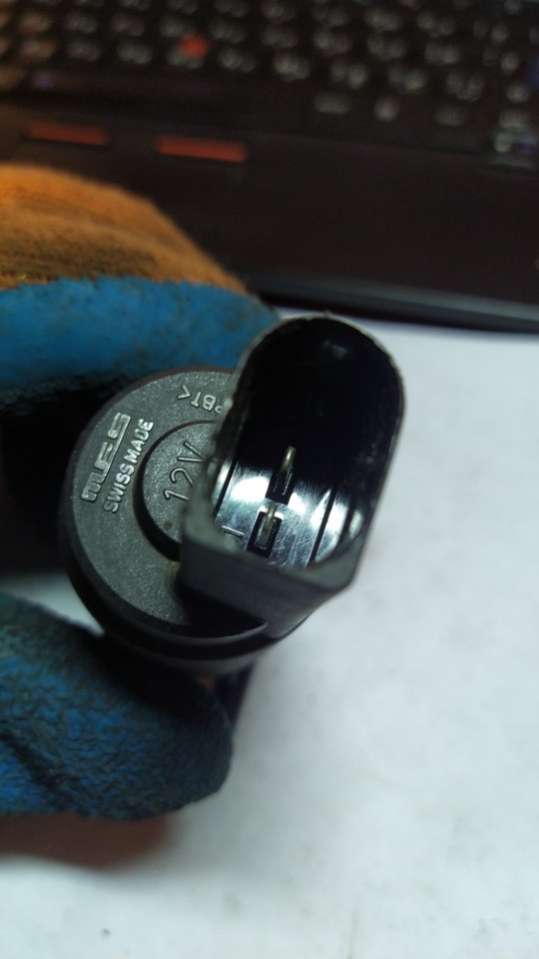 Насос (моторчик) омывателя стекла переднего  Mercedes-Benz C W203/S203/CL203 2004г. | Фото № 4   Насос (моторчик) омывателя стекла переднего  Mercedes-Benz C W203/S203/CL203 2004г. - Фото 4