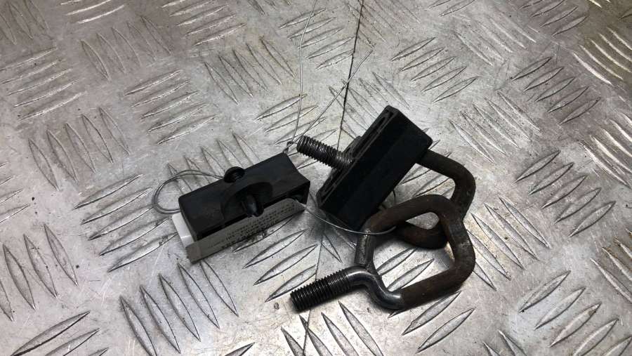 5.1237002012512E+28 Крюк капота  BMW 3 купе 2007г. | Фото № 2  5.1237002012512E+28 Крюк капота  BMW 3 купе 2007г. - Фото 2