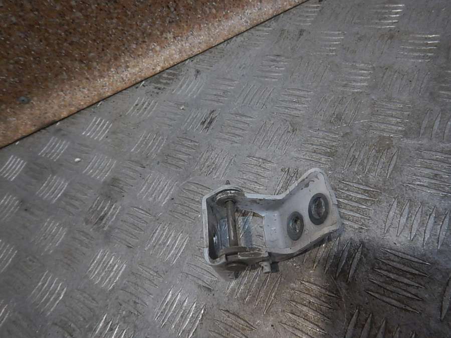 16 083 220 80 Петля двери передней правой верхняя Citroen C-Elysee 0000г. | Фото № 2 16 083 220 80 Петля двери передней правой верхняя Citroen C-Elysee 0000г. - Фото 2