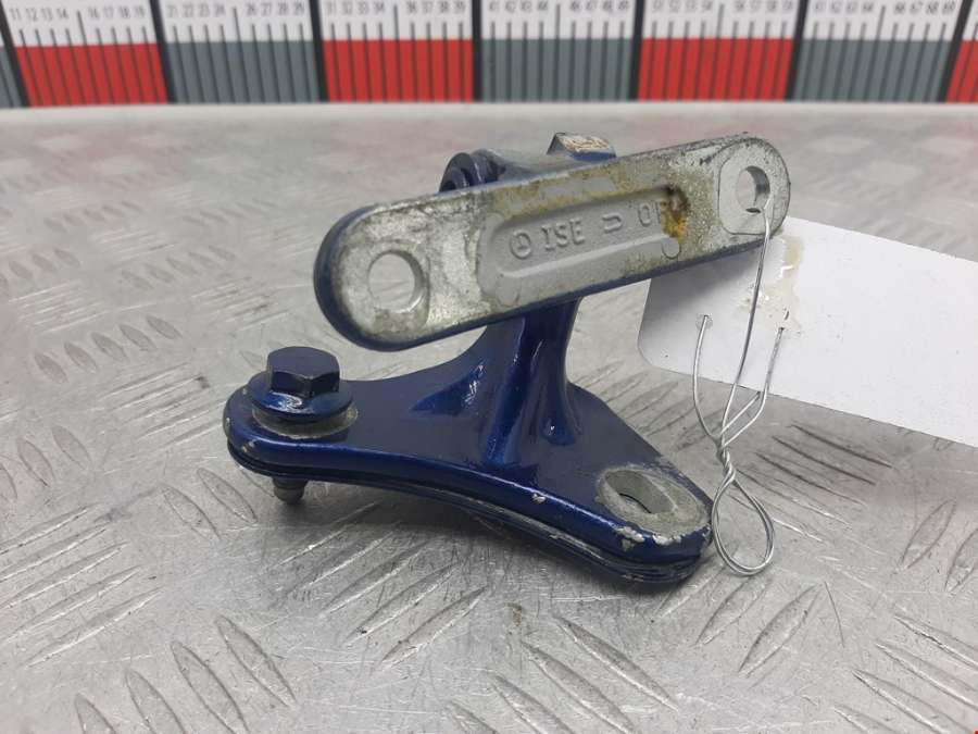 Петля двери передней правой Mercedes C-Class (W203) (2000-2008) 2003г. | Фото № 2 Петля двери передней правой Mercedes C-Class (W203) (2000-2008) 2003г. - Фото 2