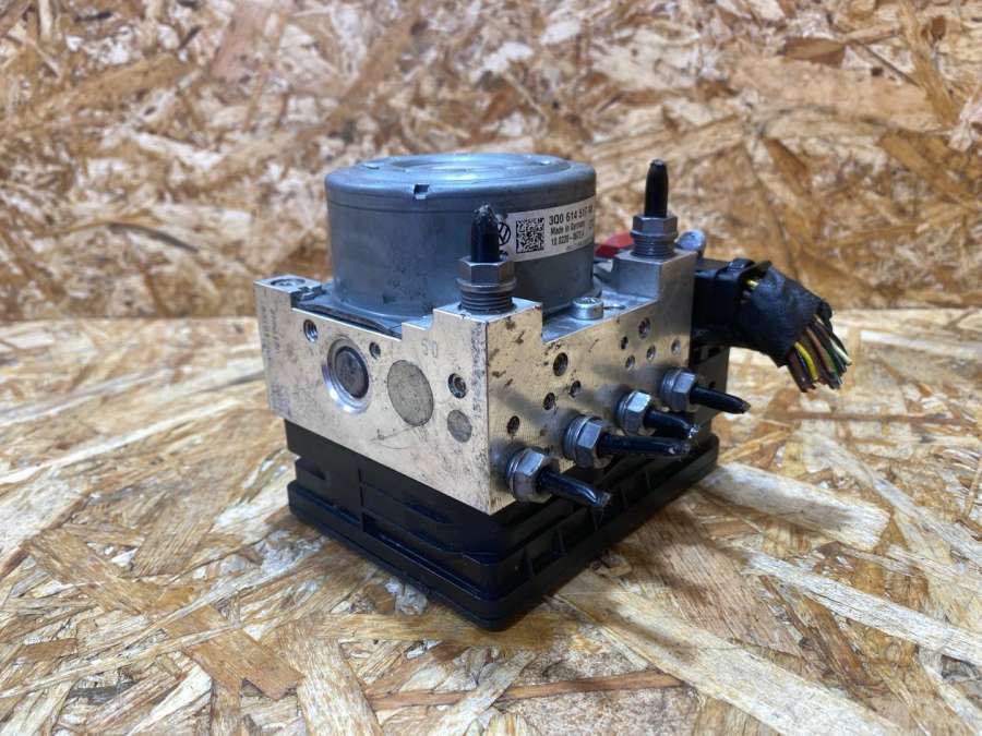 3Q0907379AB Блок ABS  Audi Audi A3 8V 2015 0000г. | Фото № 1  3Q0907379AB Блок ABS  Audi Audi A3 8V 2015 0000г. - Фото 1