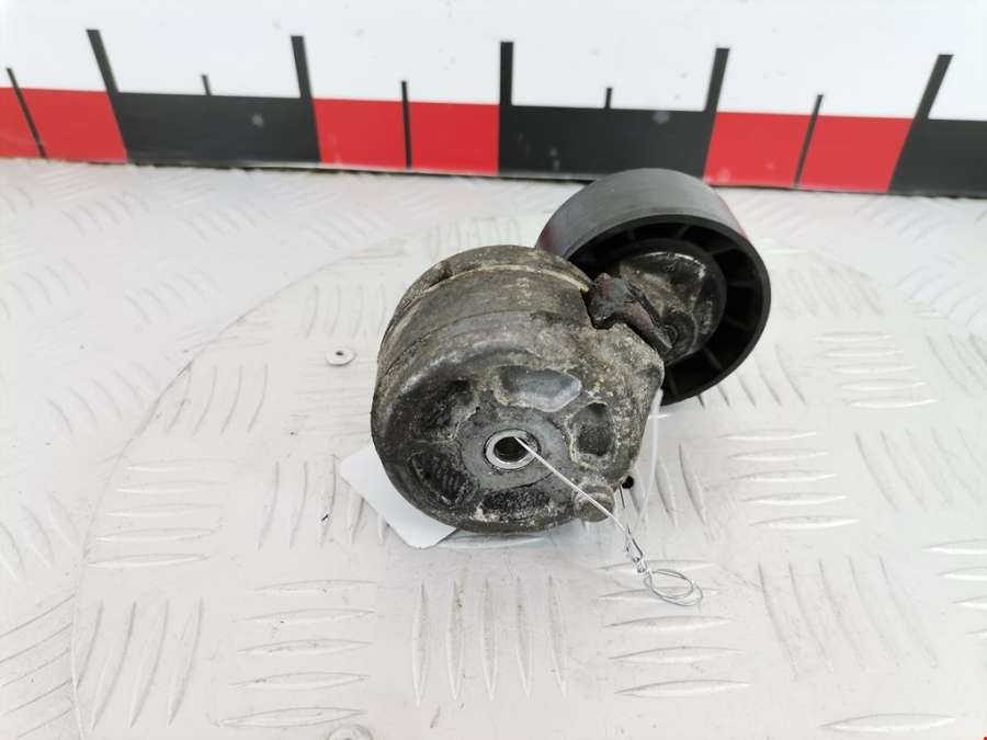 Натяжитель ремня генератора (приводного поликлинового ремня Alfa Romeo 156 (932) (1997-2007) Универсал 2004г. | Фото № 3 Натяжитель ремня генератора (приводного поликлинового ремня Alfa Romeo 156 (932) (1997-2007) Универсал 2004г. - Фото 3