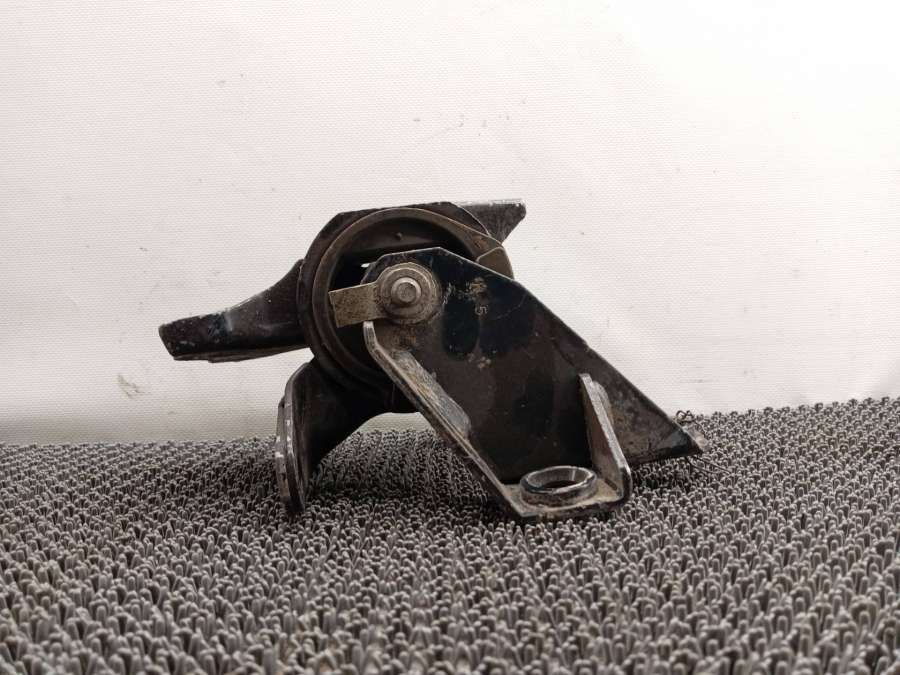 Подушка крепления двигателя Mazda 6 GG хэтчбек 2003г. | Фото № 2 Подушка крепления двигателя Mazda 6 GG хэтчбек 2003г. - Фото 2