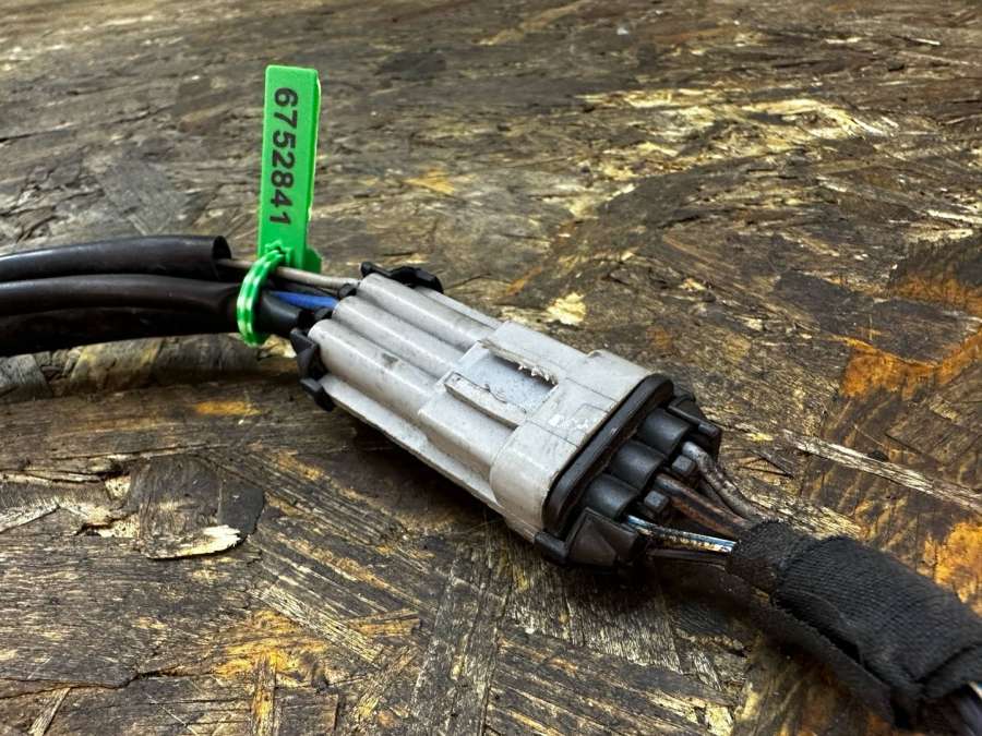 188214 Датчик уровня омывающей жидкости  Maserati Quattroporte 5 M156 2006г. | Фото № 2  188214 Датчик уровня омывающей жидкости  Maserati Quattroporte 5 M156 2006г. - Фото 2